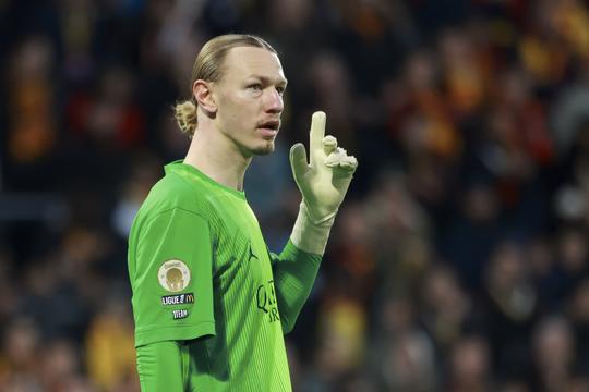 Champions League-finalist krijgt bizar aanbod van pornoactrice: spelersvrouw reageert op hilarische wijze