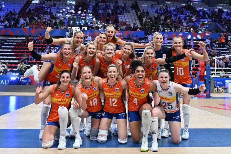 Nederlandse volleybalsters plaatsen zich voor Olympische Spelen dankzij overtuigende zege