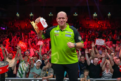 Michael van Gerwen reageert grappig op 'domme' vraag: 'Dan was ik wel thuis gebleven'