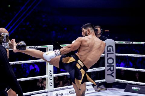 Publiekslieveling Glory emotioneel na razendsnelle knock-out, zaal staat op zijn kop