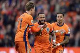 Memphis Depay met Frenkie de Jong en Justin Kluivert. © Getty Images