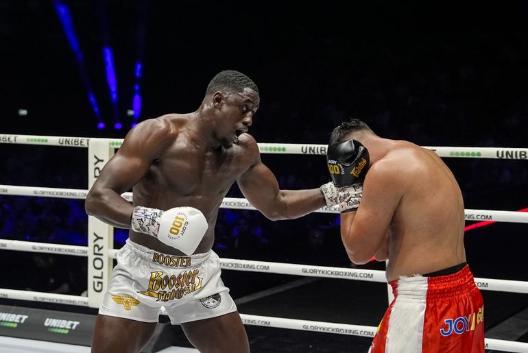 Gevecht Glory 100 met Bahram Rajabzadeh loopt uit de hand: vechters door het lint, met sensationele uitkomst