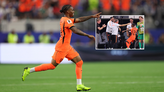 Assistent-bondscoach Ruud van Nistelrooij zorgt voor unicum in de rust van Nederland - Japan op WK voetbal