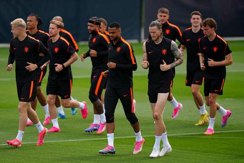 Chaos in verblijfplaats van Oranje tijdens WK voetbal: 'Zoek beschutting in een stevig gebouw'