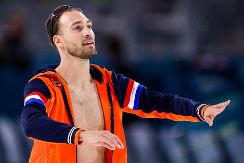 Topschaatsers schitteren in ludieke Insta-post: 'Onze selectie zou ook niet misstaan op het veld, toch?'