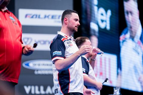 Extravagant duo Luke Littler en Luke Humphries kruipt door het oog van de naald op WK darts na spektakelstuk