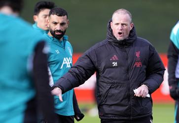 Feyenoord krijgt waarschuwing rond aanstellen nieuwe trainer: ‘Dat zou ik geen verstandige zet vinden’