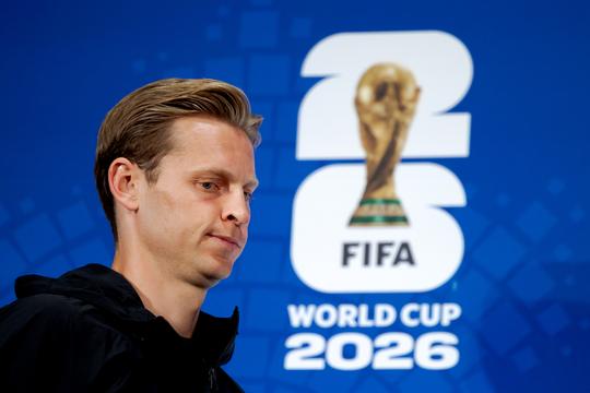 Frenkie de Jong zorgt voor verbazing met persconferentie: 'Dat dit zo’n grote speler raakt...'