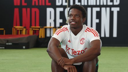 Tyrell Malacia is na maandenlange afwezigheid weer in training bij Manchester United
