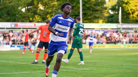 Piepjong talent (15) aast op stokoud Eredivisie-record: 'Dat zegt dat ik kwaliteiten heb'