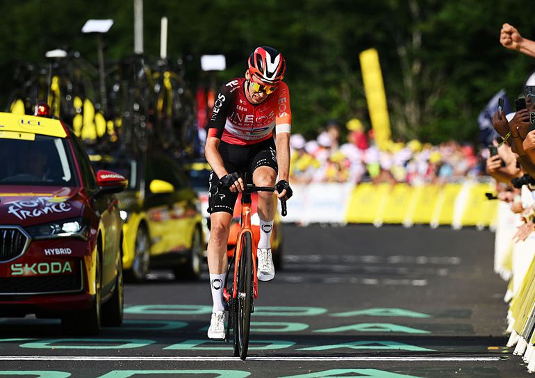 Spektakel in Tour de France: Nederlander Thymen Arensman maakt indruk in loodzware bergrit, Tadej Pogacar verliest gele trui