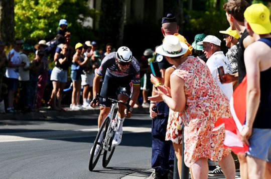 Nederlandse oud-toprenner diep onder de indruk van 'kamikaze-actie' Mathieu van der Poel in Tour de France