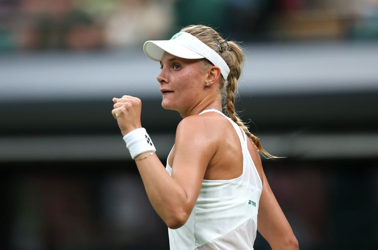 Toptennisster brengt fans na Wimbledon-stunt het hoofd op hol met zomerse foto’s