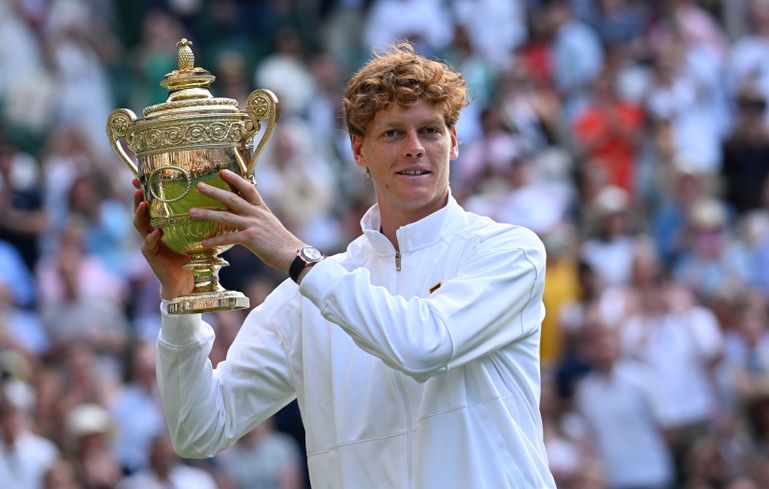 Wimbledon-winnaars Iga Swiatek en Jannik Sinner doen dansje op kampioenendiner