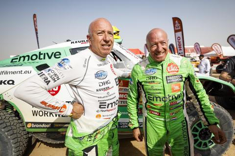Racelegende Tom Coronel werd door verloofde en tweelingbroer Tim op bijzondere wijze in de maling genomen