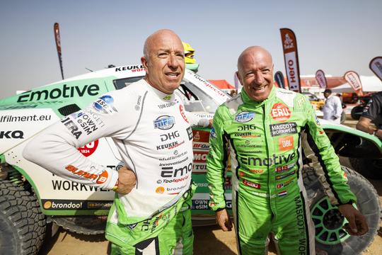 Racelegende Tom Coronel werd door verloofde en tweelingbroer Tim op bijzondere wijze in de maling genomen