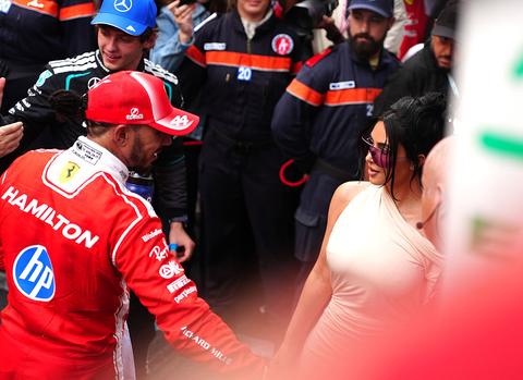 Formule 1-icoon Lewis Hamilton straalt op vakantiefoto's met wereldberoemde Kim Kardashian