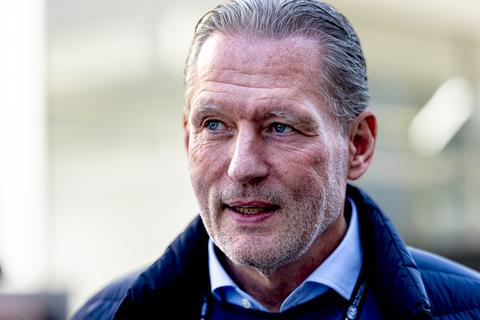 Jos Verstappen kan tranen niet bedwingen op emotionele dag: 'Voor altijd trots'