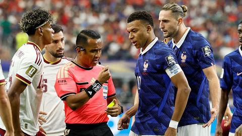 Dit is de scheidsrechter bij Frankrijk-Spanje: óók Nederlandse invloed bij halve finale op WK voetbal