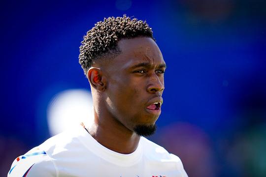 Veelbesproken Amerikaanse spits openhartig over 'Trump-rel' na rode kaart op WK voetbal: 'Dat wist ik'