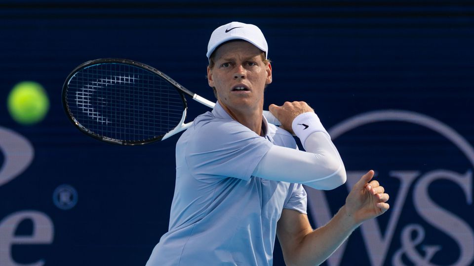 Toptennisser Jannik Sinner ziet miljoenen euro's door zijn handen glippen image