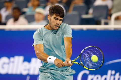 Tennistopper Carlos Alcaraz moet vrezen voor straf na weigeren verzoek van umpire: 'Waarom moet ik dat doen?'