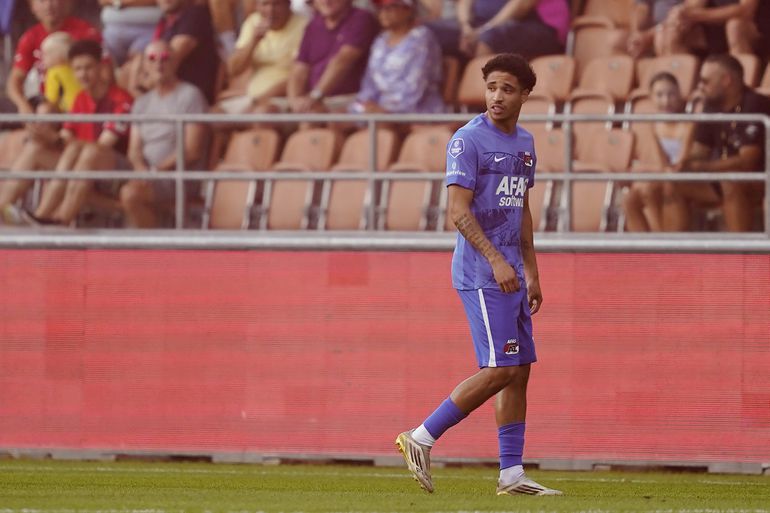Onhandige actie brengt AZ in de problemen tegen club van bijzonder wereldrecord in Conference League
