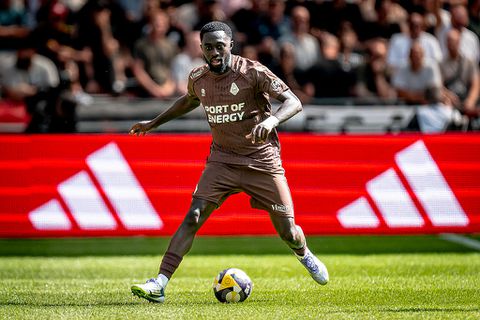 Promovendus Telstar presenteert 'lelijkste shirt ooit': 'Ook te gebruiken als tafellaken?'