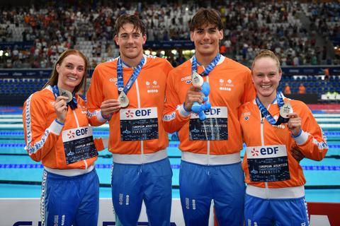 Zilver smaakt zoet voor Nederlandse topzwemmer (25) na verdrietig nieuws: 'Hij voelde als een vader voor mij'