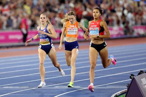 Topatlete Femke Broeders-Bol zorgt voor knappe stunt en grijpt brons op 800 meter bij EK