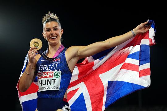 Populaire topatlete barst in tranen uit op EK atletiek: 'Dat maakt het nog mooier'