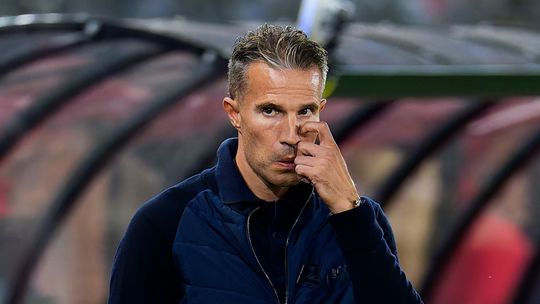 Keiharde nederlaag raakt Heerenveen-trainer Robin van Persie amper: 'Dit is waar wij in geloven'