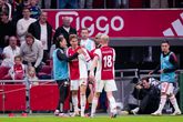 Mika Godts (m) deed het zaterdag namens Ajax. © Pro Shots