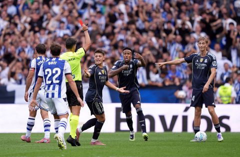Woedend Real Madrid stapt naar FIFA na omstreden rode kaart: 'Scheidsrechters zijn tegen ons'