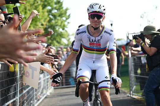 Topwielrenner Tadej Pogacar vernedert concurrentie op bijzondere wijze