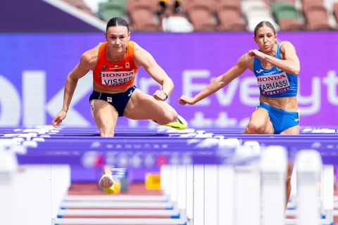 Topatlete Nadine Visser op medaillekoers voor de 100 meter horden, Nederlandse verrast in snikhete marathon
