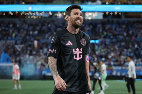 Sterspeler Lionel Messi beleeft pijnlijke avond: blunder leidt kansloze nederlaag Inter Miami in
