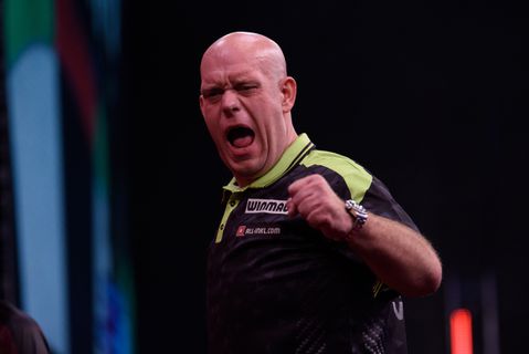 Herboren Michael van Gerwen bekroont sprookje in Amsterdam: topdarter maakt voor uitzinnige fans einde aan lange droogte