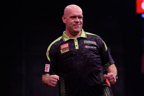 Topdarter Michael van Gerwen zet Amsterdam in vuur en vlam met glansrijke zege op Luke Humphries: 'Dat heb ik laten zien'