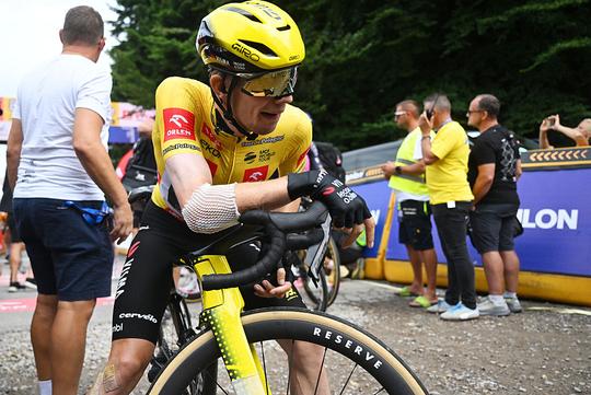 Meevaller voor Mathieu van der Poel na dramatische generale repetitie voor WK van landgenoten: 'Het waren enge seconden'