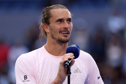 Alexander Zverev richt zich tot zijn moeder na gewonnen US Open-finale: 'Deze ziekte bepaalt niet wie we zijn'
