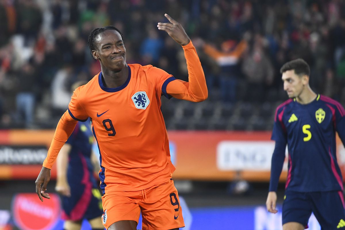 Jong Oranje dankt razendsnelle goal en beleeft historische avond: doelpuntenmaker komt in bijzonder rijtje