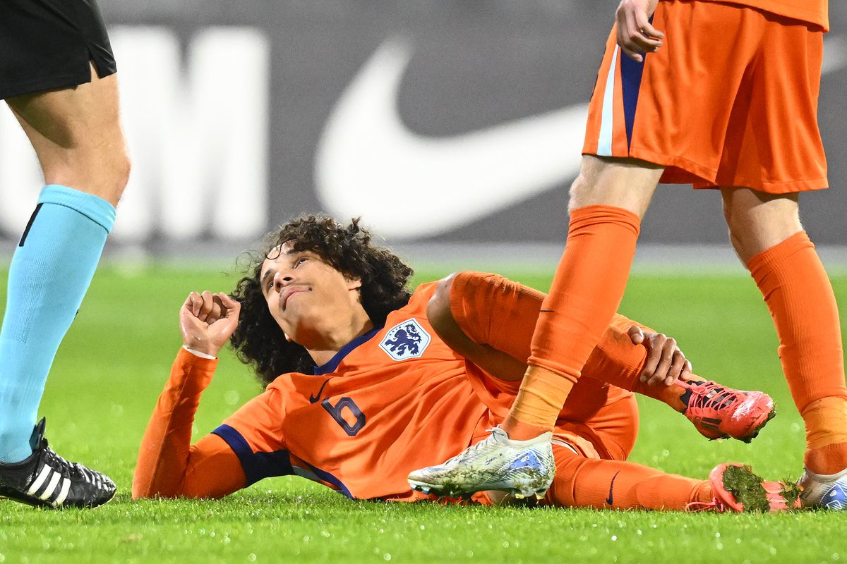 Problemen voor Feyenoord: talentvolle middenvelder vergaat van de pijn bij Jong Oranje