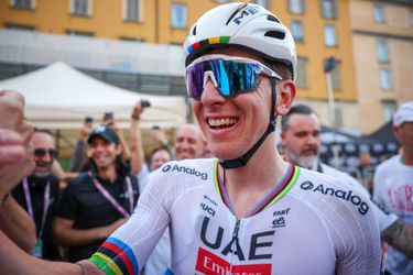 Wielericoon Tadej Pogacar verdient enorme smak geld door bonussen in miljoenencontract