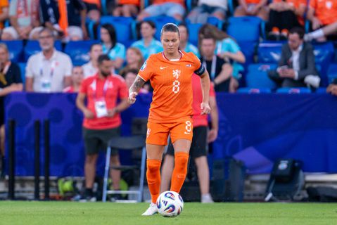 Kersverse bondscoach maakt selectie Oranje Leeuwinnen bekend: bijzonder afscheid voor Sherida Spitse