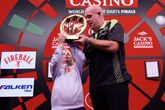 Topdarter Michael van Gerwen met zijn dochter Zoë tijdens de World Series of Darts Finals in Amsterdam. ©PDC