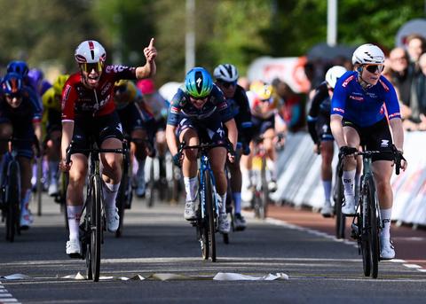 Ex-topschaatsster (31) beleeft 'sprookje' in Eneco Tour, finish getekend door incident