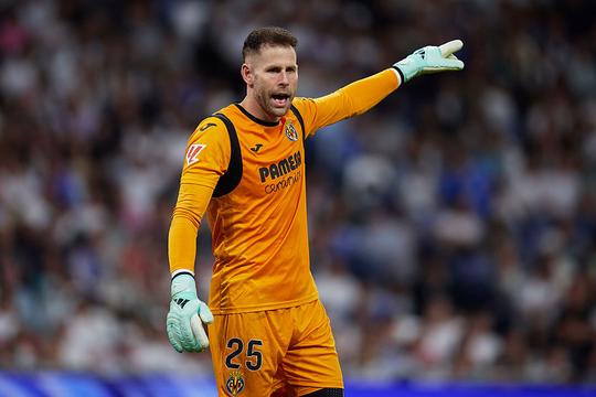 Topkeeper (36) doorbreekt stilte na angstaanjagende overval op gezin: 'Het was zeer traumatisch'
