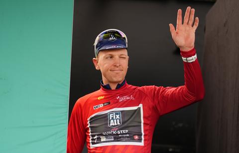 Nederlandse wielrenner geklopt in Eneco Tour na bizarre actie van winnaar