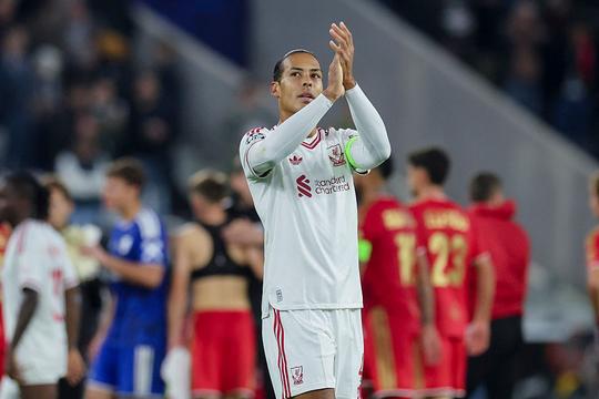 Oranje-aanvoerder Virgil van Dijk bereikt bijzondere mijlpaal in overtuigende Champions League-zege van Liverpool